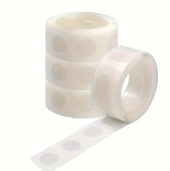 Klistermærke dobbeltklæbende puder til f.eks. balloner - rulle med ca. 100 styk. 